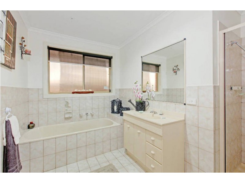 5 Raine Court, Delahey VIC 3037