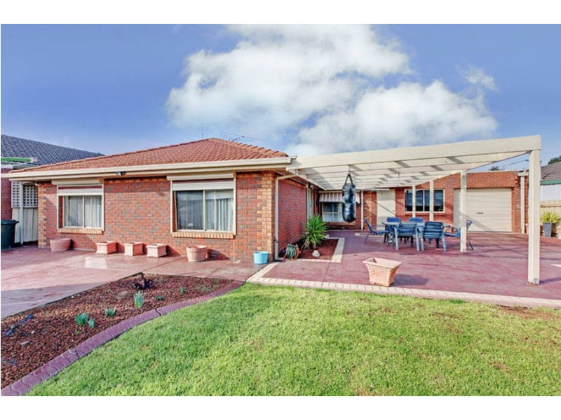 5 Raine Court, Delahey VIC 3037