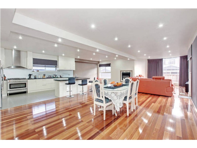 8 Argyle Way, Taylors Hill VIC 3037