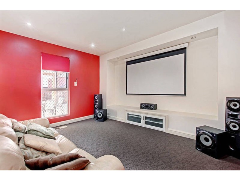 8 Argyle Way, Taylors Hill VIC 3037