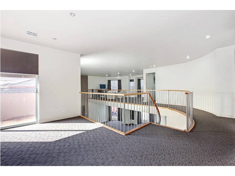 8 Argyle Way, Taylors Hill VIC 3037