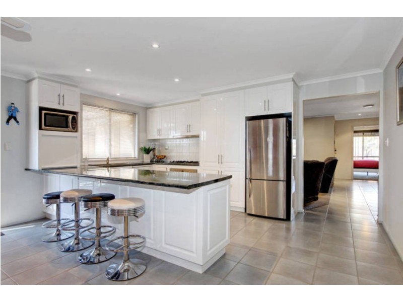 4 Catherine Drive, Hillside VIC 3037