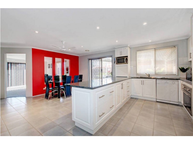 4 Catherine Drive, Hillside VIC 3037