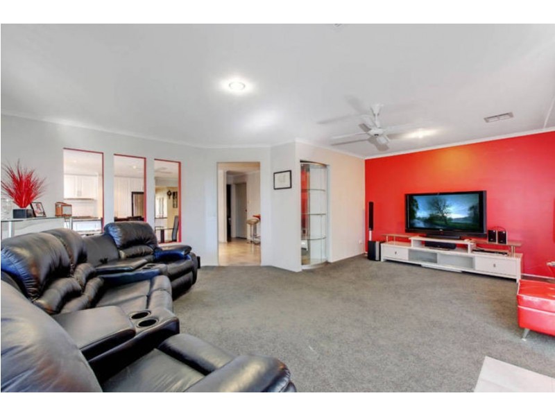 4 Catherine Drive, Hillside VIC 3037