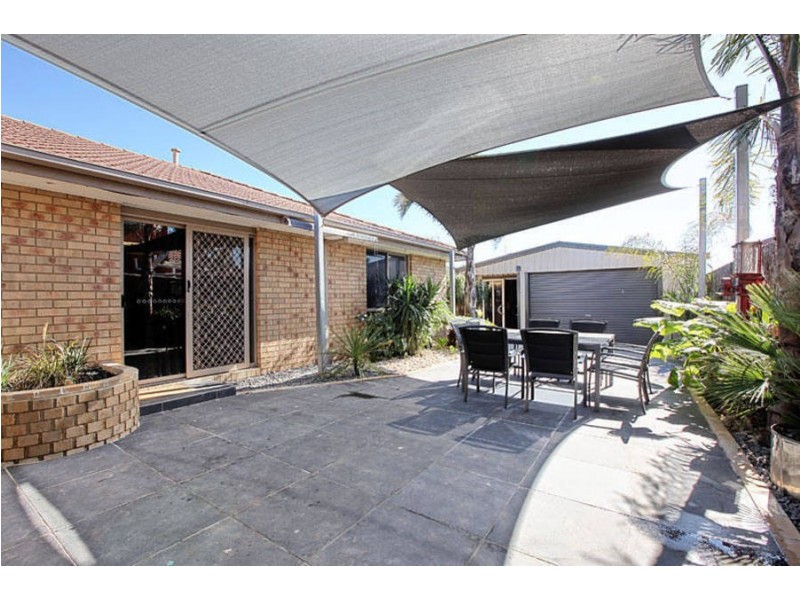 4 Catherine Drive, Hillside VIC 3037