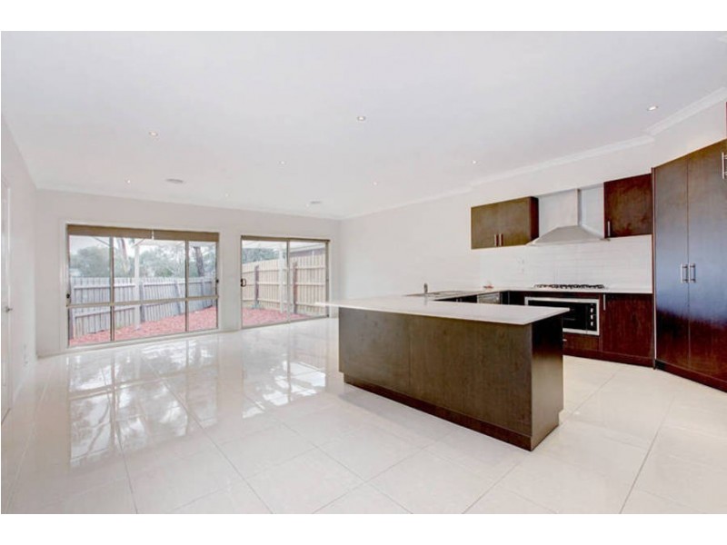 1/11 Victoria Road, Sydenham VIC 3037