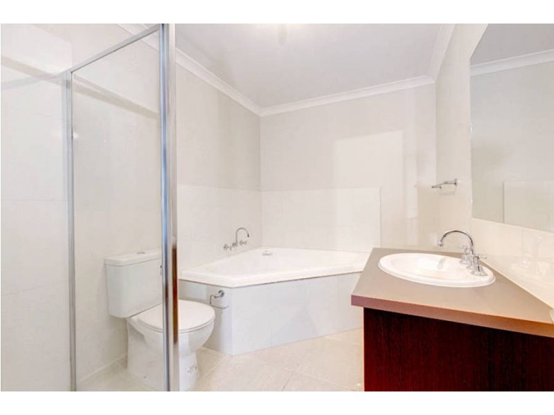 1/11 Victoria Road, Sydenham VIC 3037