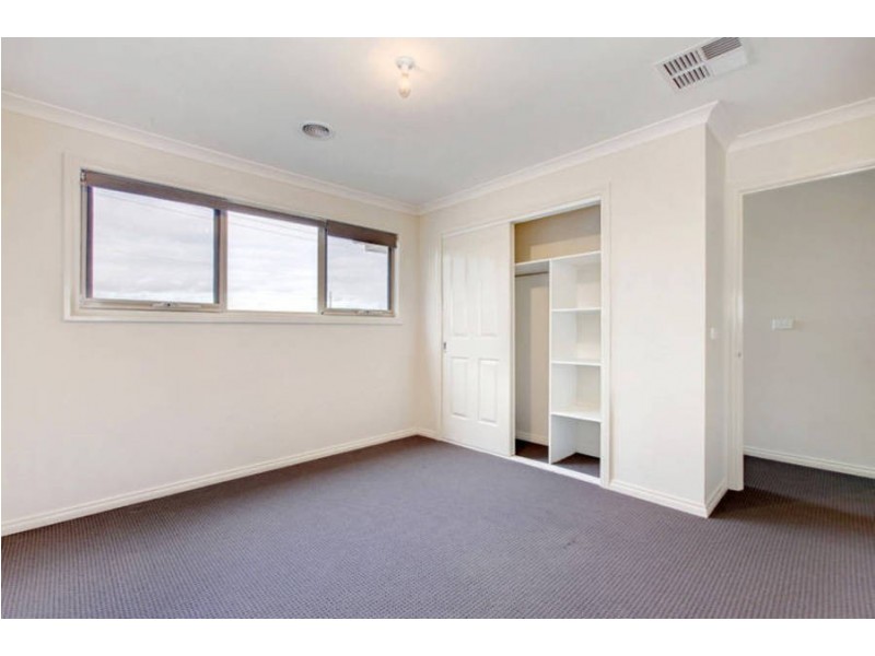 1/11 Victoria Road, Sydenham VIC 3037