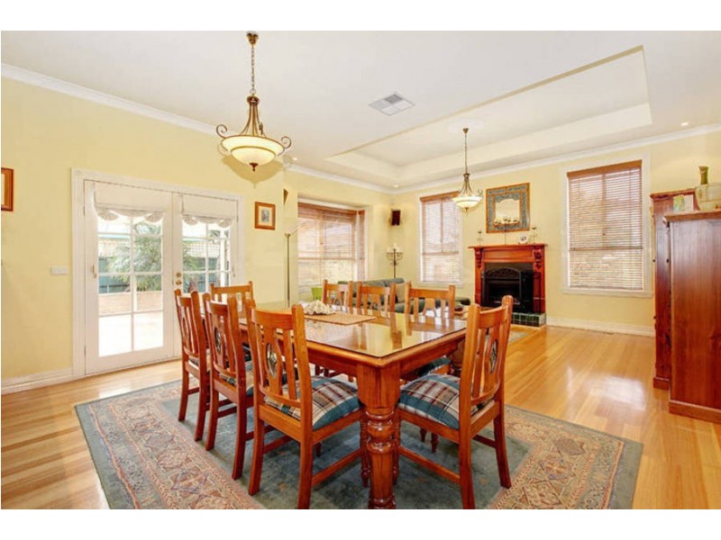 10 Queens Parade, Hillside VIC 3037