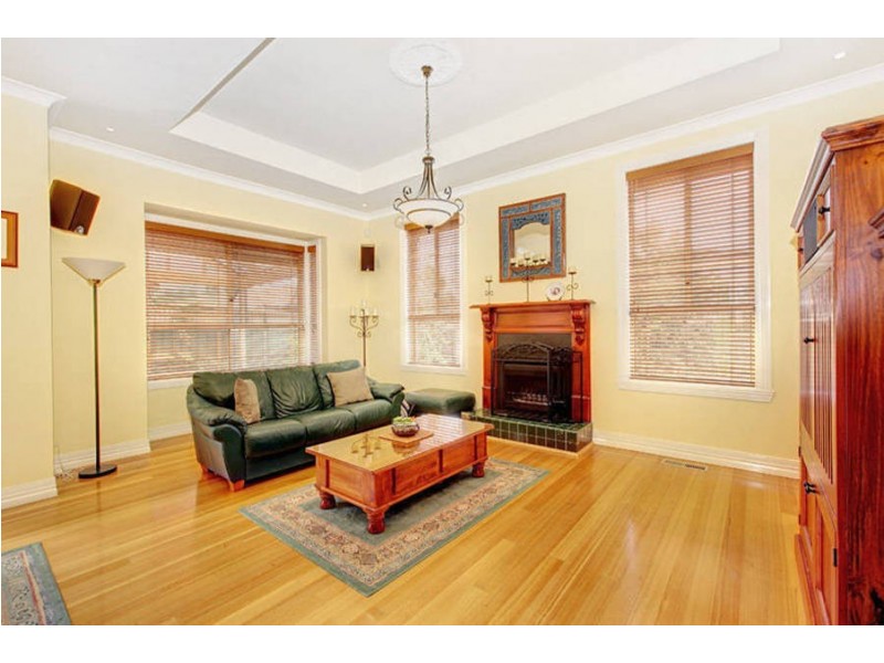 10 Queens Parade, Hillside VIC 3037