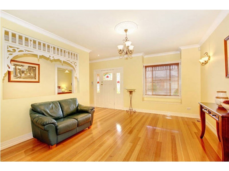 10 Queens Parade, Hillside VIC 3037