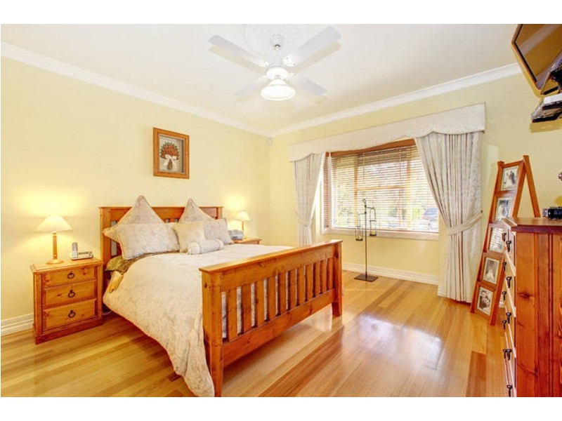 10 Queens Parade, Hillside VIC 3037