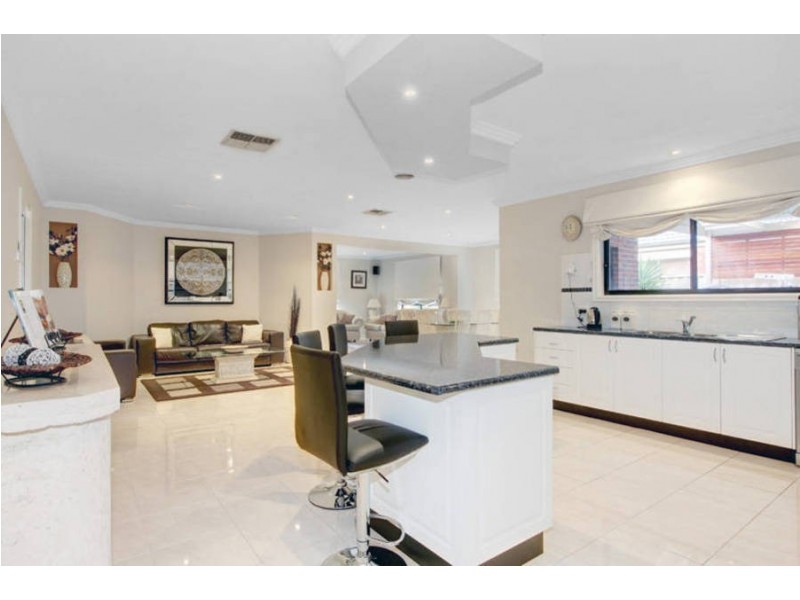 23 Addicott Way, Taylors Hill VIC 3037