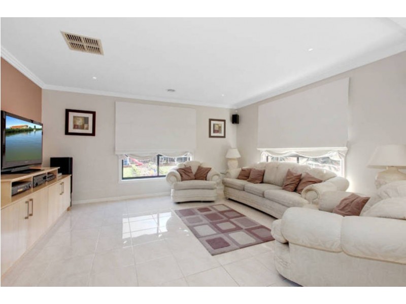 23 Addicott Way, Taylors Hill VIC 3037