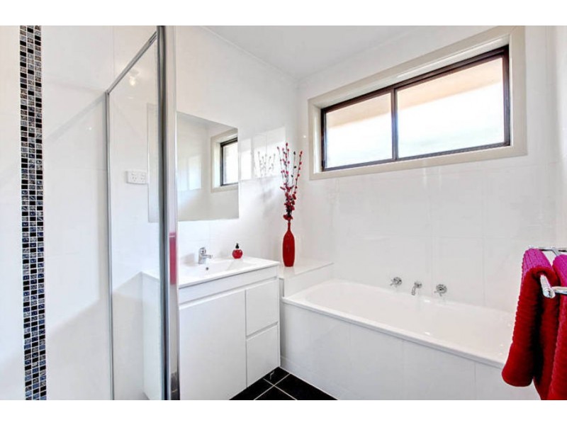 16 Lady Nelson Way, Taylors Lakes VIC 3038