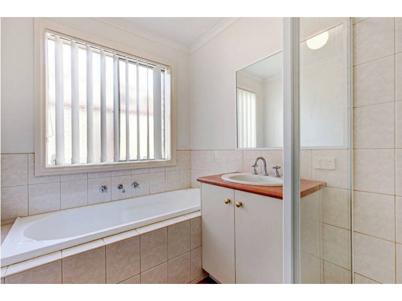 10 Marner Avenue, Hillside VIC 3037