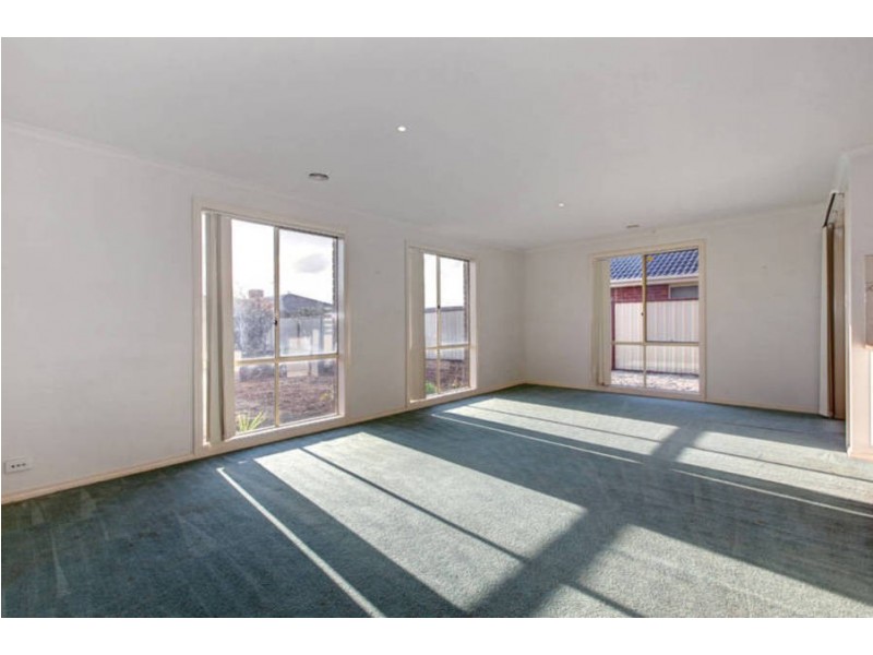 10 Marner Avenue, Hillside VIC 3037