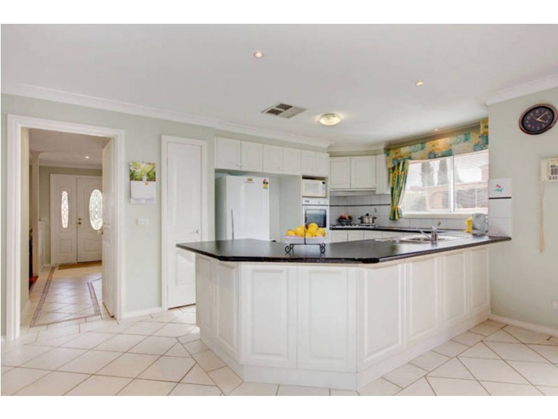 28 Ambridge Grove, Sydenham VIC 3037