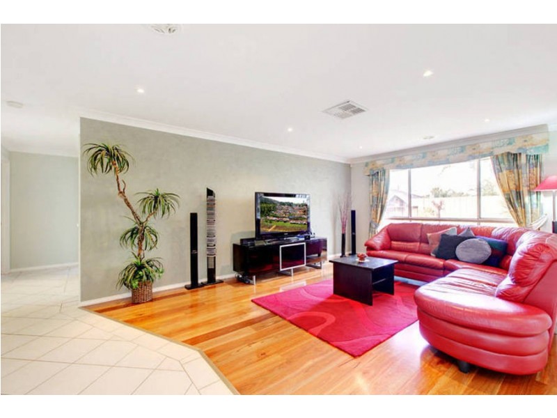 28 Ambridge Grove, Sydenham VIC 3037