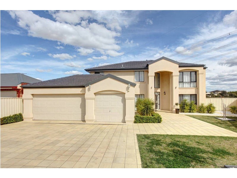 7 Chalmers Place, Taylors Lakes VIC 3038