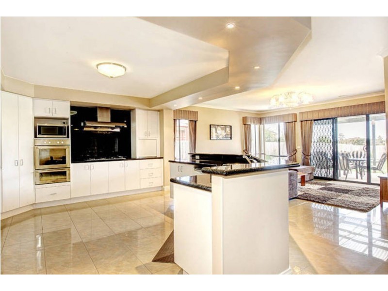 7 Chalmers Place, Taylors Lakes VIC 3038