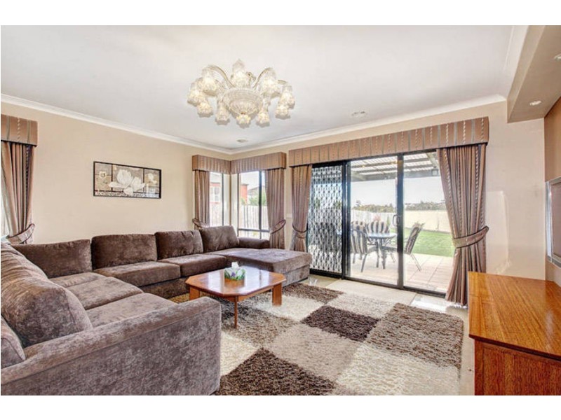 7 Chalmers Place, Taylors Lakes VIC 3038