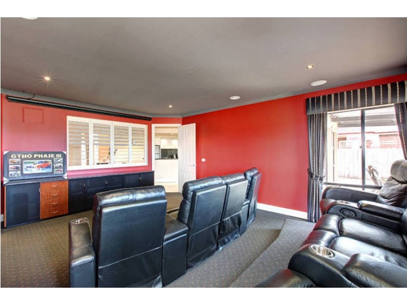 7 Chalmers Place, Taylors Lakes VIC 3038