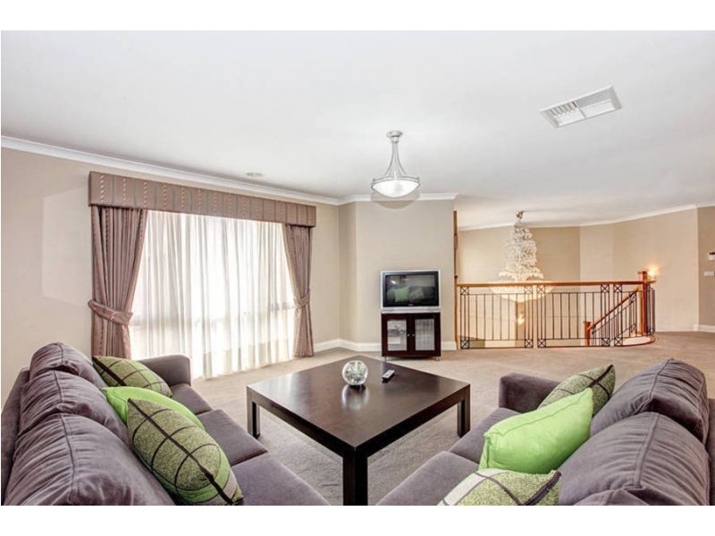 7 Chalmers Place, Taylors Lakes VIC 3038