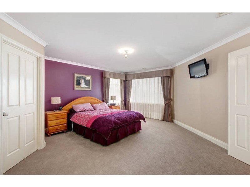 7 Chalmers Place, Taylors Lakes VIC 3038