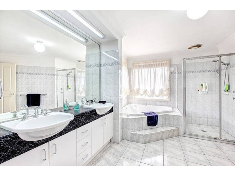 7 Chalmers Place, Taylors Lakes VIC 3038