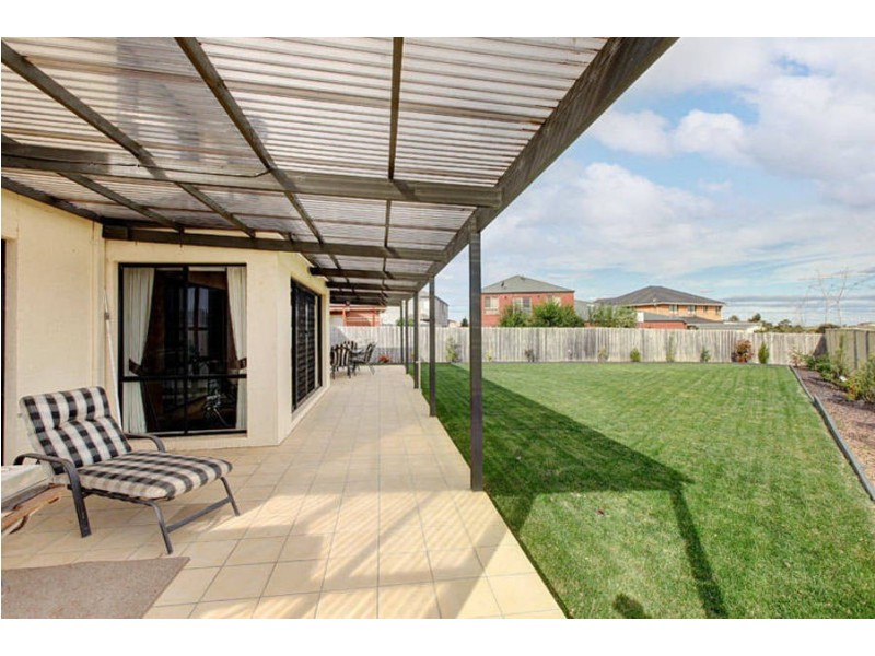 7 Chalmers Place, Taylors Lakes VIC 3038