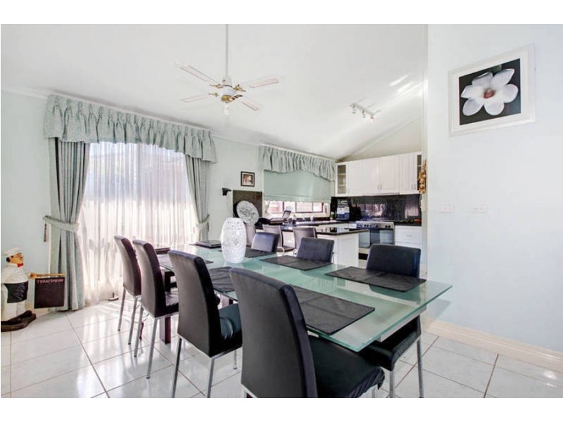 8 Oncidium Gardens, Keilor Downs VIC 3038