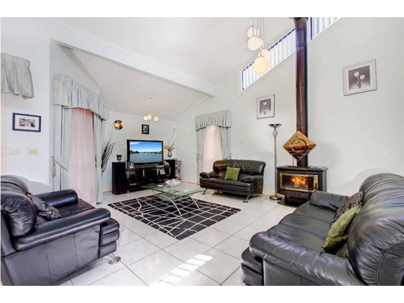 8 Oncidium Gardens, Keilor Downs VIC 3038