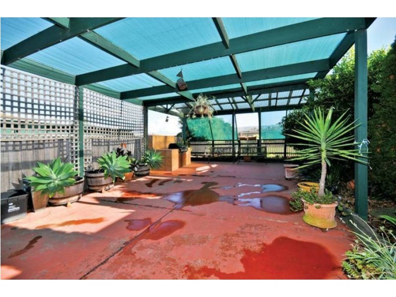 42 Honeyeater Crescent, Taylors Lakes VIC 3038