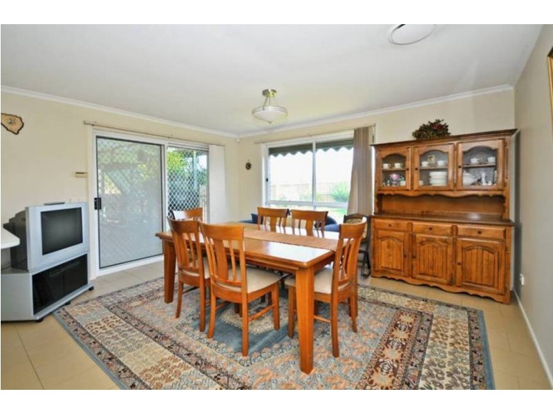 42 Honeyeater Crescent, Taylors Lakes VIC 3038