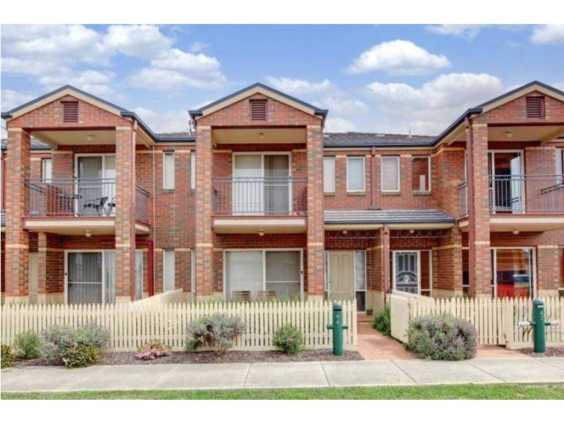 44 Amberlea Circuit, Taylors Hill VIC 3037