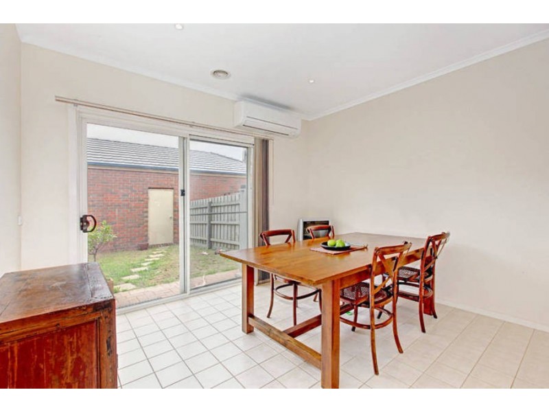 44 Amberlea Circuit, Taylors Hill VIC 3037