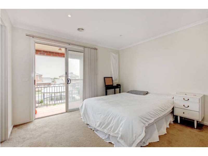 44 Amberlea Circuit, Taylors Hill VIC 3037