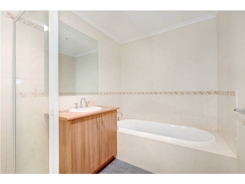 44 Amberlea Circuit, Taylors Hill VIC 3037