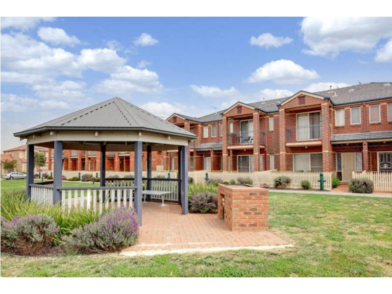 44 Amberlea Circuit, Taylors Hill VIC 3037