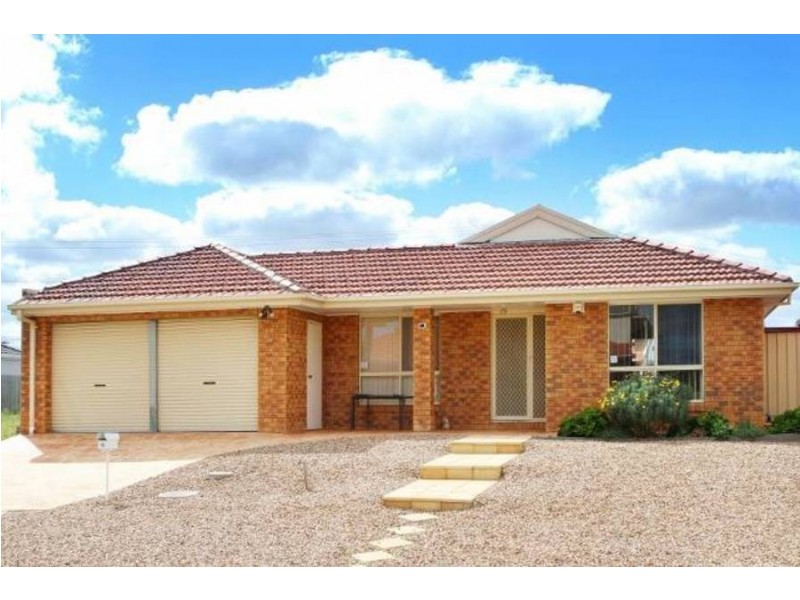 16 Lady Rose Crescent, Sydenham VIC 3037