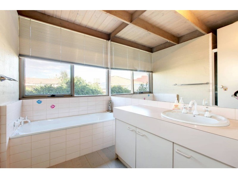 14 Banchory Avenue, Hillside VIC 3037