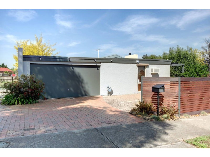 14 Banchory Avenue, Hillside VIC 3037