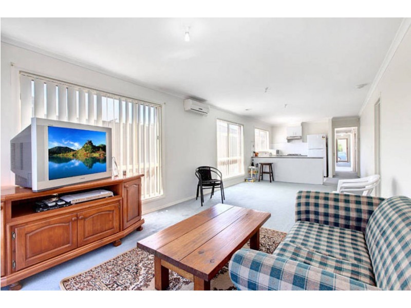 1/4 Lorraine Court, Hillside VIC 3037