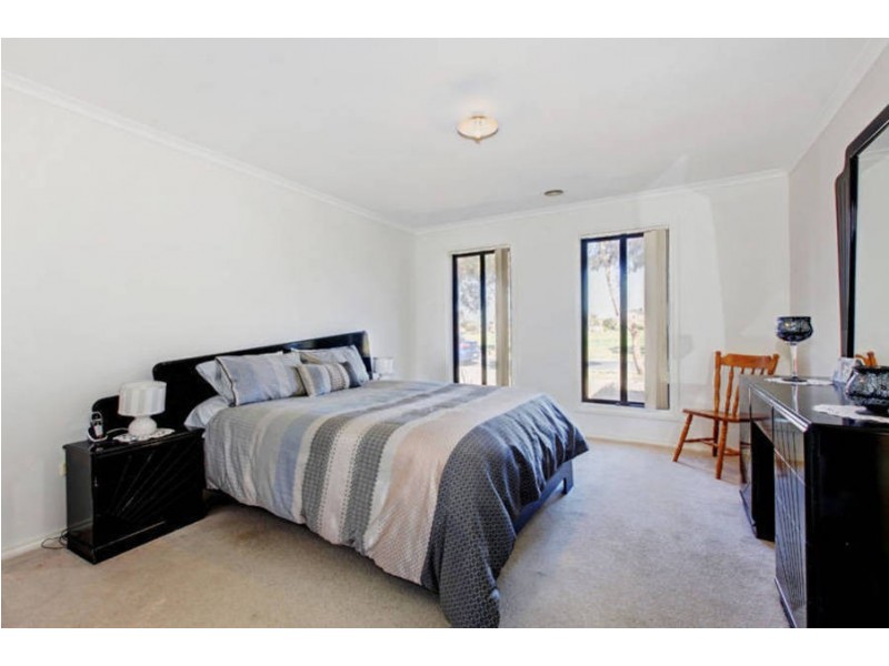 3 Clyde Close, Taylors Hill VIC 3037