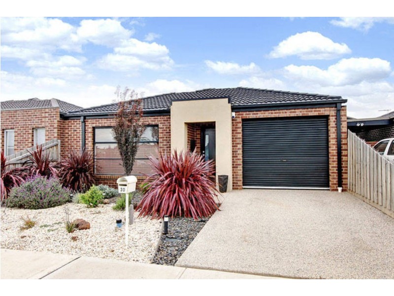 30 Kingston Drive, Taylors Hill VIC 3037
