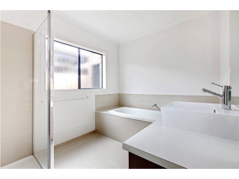 30 Kingston Drive, Taylors Hill VIC 3037