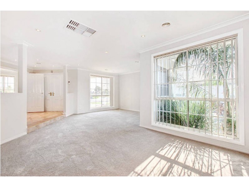 1 Honeysuckle Avenue, Hillside VIC 3037