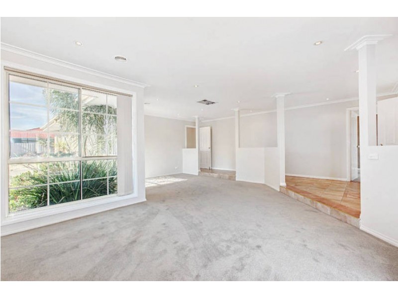 1 Honeysuckle Avenue, Hillside VIC 3037