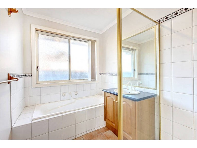 1 Honeysuckle Avenue, Hillside VIC 3037